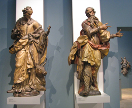 die Statuen von Markus und Matthäus
