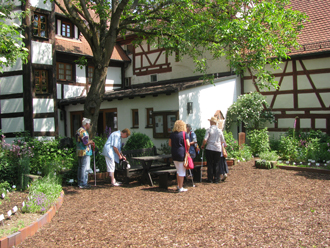 unsere Gruppe im Garten