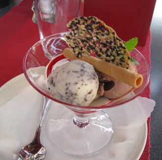 Eisbecher in Großaufnahme